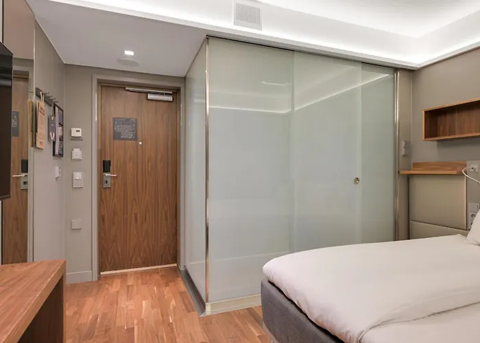 Comfort Hotel Xpress Helsinki Airport Terminal